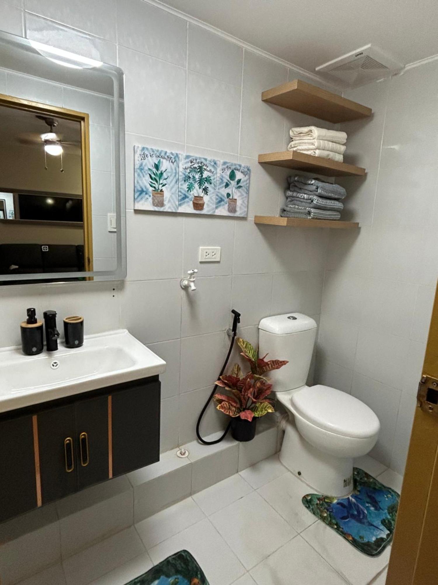 Condotel Dc Marina Spatial Felinvest Dumaguete City Exteriör bild